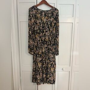 Women’s wild fable maxi dress with floral design and long sleeves. Size XXL.